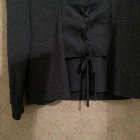 VICTORIA SECRET~BLOUSE~ FRONT TIE DETAIL~M - Picture 7 of 7